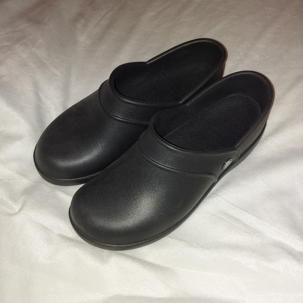 Black Crocs